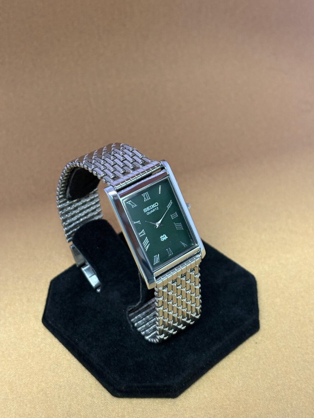 OLIVE GREEN SILVER VINTAGE Seiko slim Quartz men's wristwatch